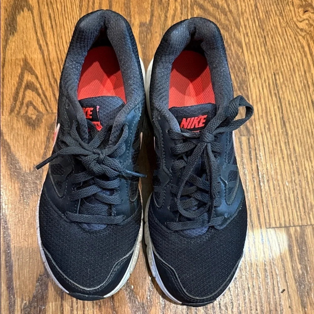 Nike Kids Downshifter Running shoes size 5 EUC